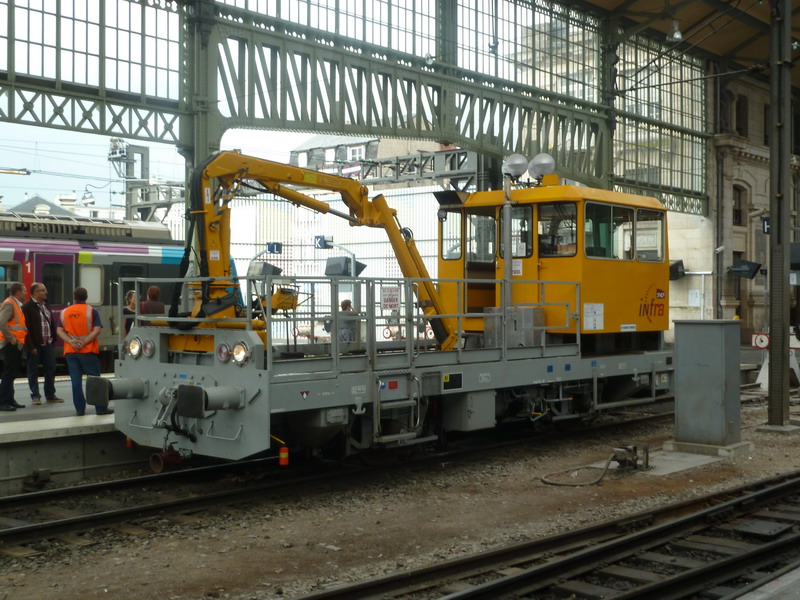 DU 84 C - 7 134 TR (2013-09-28 gare de Tours) (3).jpg