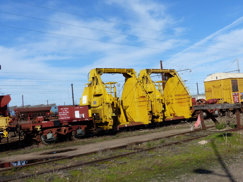 99 87 9 359 512-0 (2014-02-17 St Pierre des Corps) Wagon surbaissé porte Portique Meccoli (2).jpg