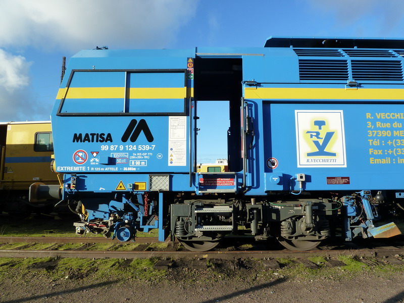 99 87 9 124 539-7 Type B 66 UC (2013-12-29 St Pierre des Corps) Bourreuse Vecchietti (2).jpg