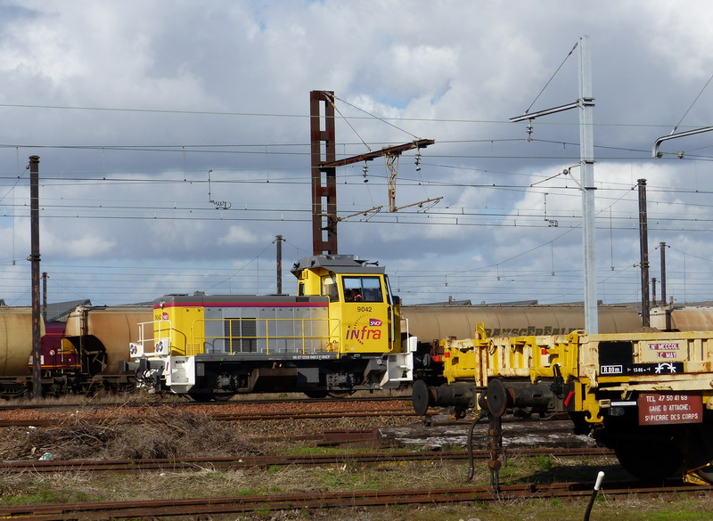 Y.9042 (2014-02-26 St Pierre des Corps) Livrée Infra ex Y.7135 (1).jpg