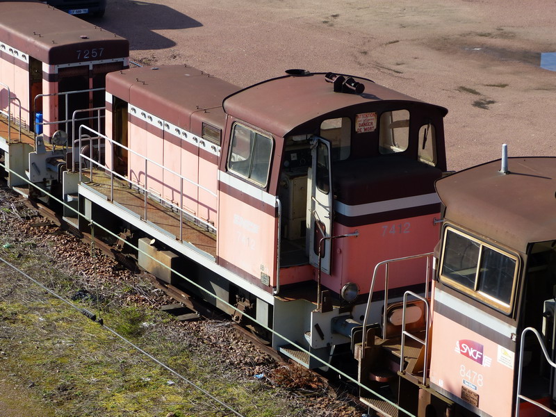 Y.7412 (2014-03-05 Dépôt de St Pierre des Corps) Livrée Arzens HS (5).jpg