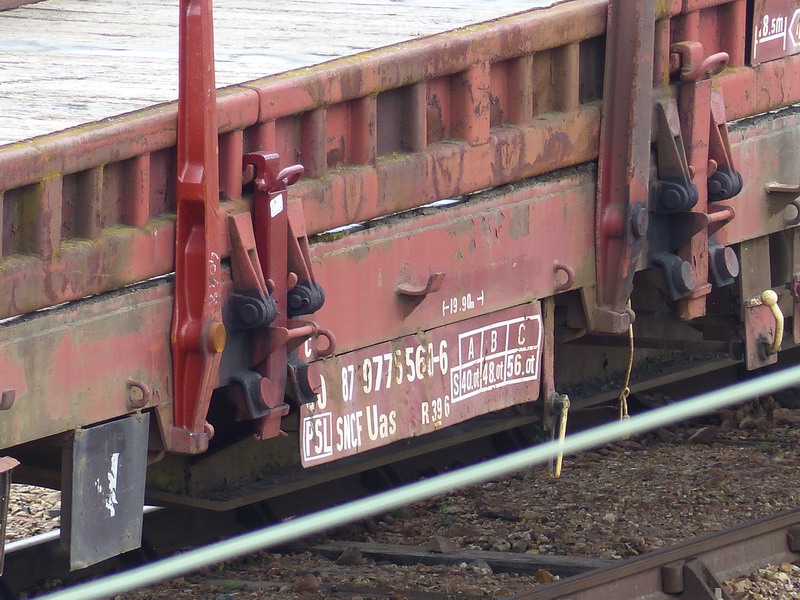 80 87 977 5 560-6 Uas R39 6 SNCF-PSL (2014-04-04 St Pierre des Corps) (2).jpg