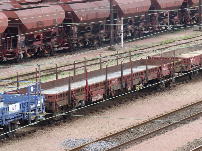 80 87 977 5 560-6 Uas R39 6 SNCF-PSL (2014-04-04 St Pierre des Corps) (1).jpg