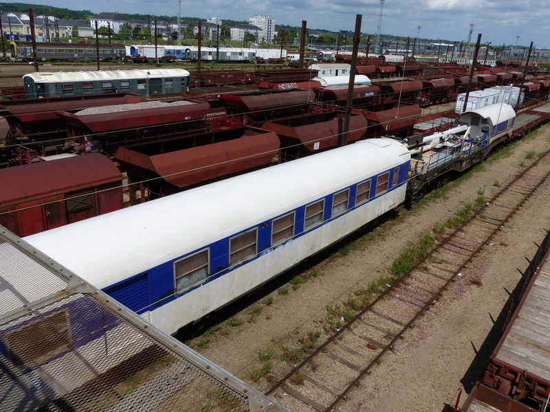 80 87 979 9 375-1 Uas W42 9 F SNCF-RO (2014-05-09 St Pierre des Corps) (1).jpg