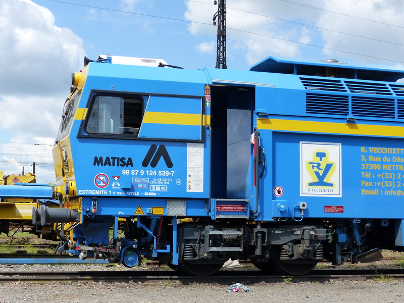99 87 9 124 539-7 Type B 66 UC (2014-05-14 St Pierre des Corps) Bourreuse Vecchietti (9).jpg