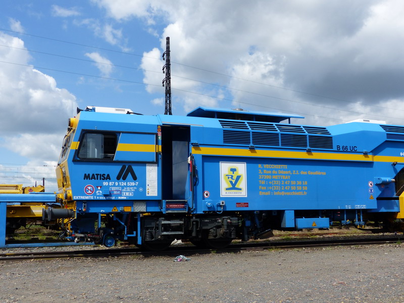 99 87 9 124 539-7 Type B 66 UC (2014-05-14 St Pierre des Corps) Bourreuse Vecchietti (7).jpg