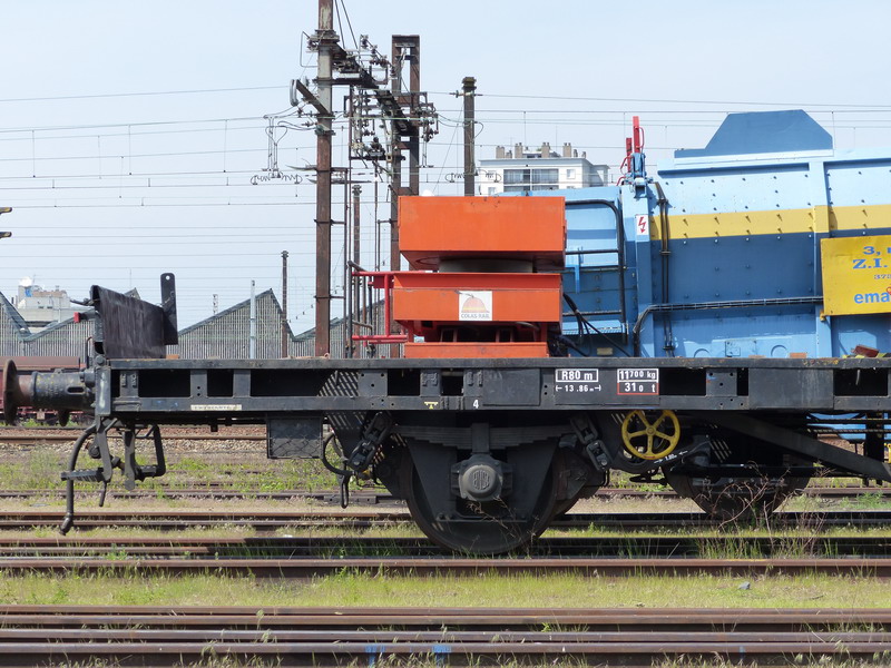 99 87 9 383 746-4 (2014-05-04 St Pierre des Corps) Type plat essieux (2).jpg