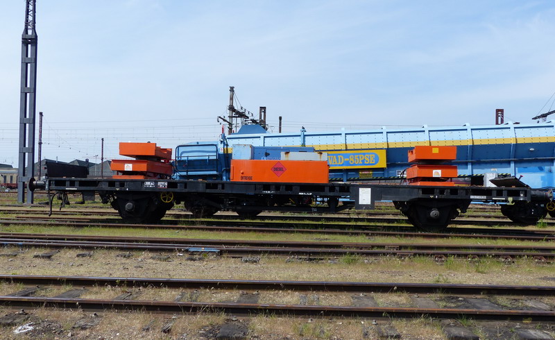 99 87 9 383 746-4 (2014-05-04 St Pierre des Corps) Type plat essieux (1).jpg