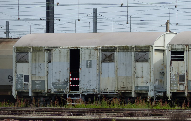 40 87 959 3 030-9 Us G90 6 SNCF-DJ (2014-05-25 St Pierre des Corps) (2).jpg