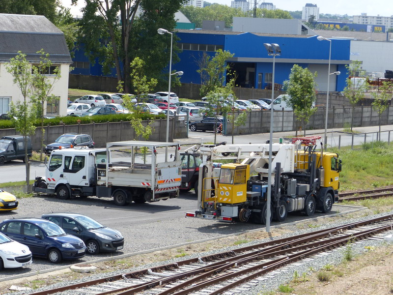 Camion rail-route RATP 390 NWQ 75 (2014-05-27 Socofer) (2).jpg