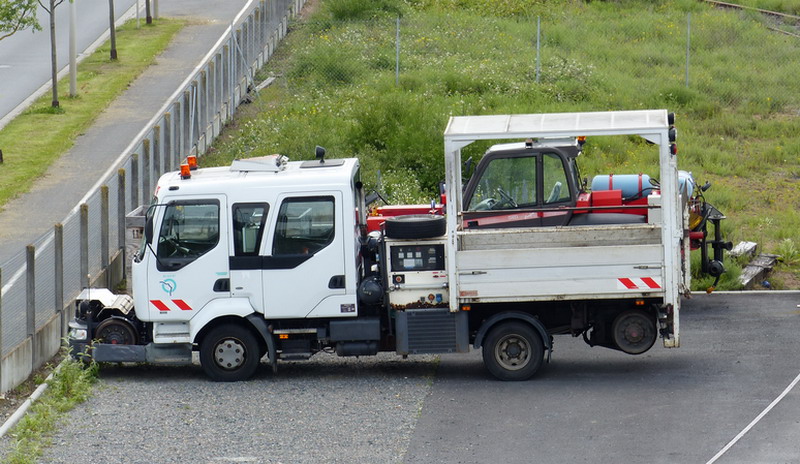 Camion rail-route RATP 390 NWQ 75 (2014-05-31 Socofer) (1).jpg