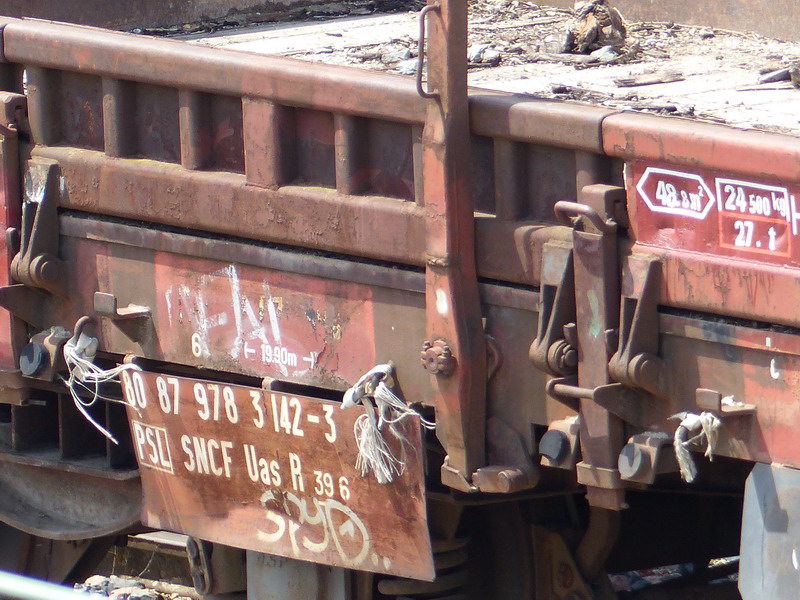 80 87 978 3 142-3 Uas R39 6 SNCF-PSL (2014-05-27 St Pierre des Corps) (2).jpg