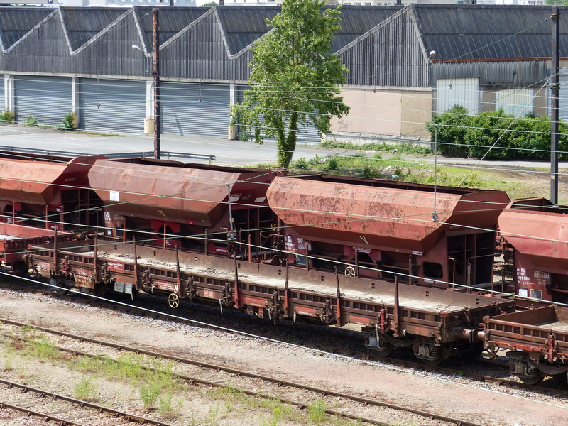 80 87 978 3 142-3 Uas R39 6 SNCF-PSL (2014-05-27 St Pierre des Corps) (1).jpg