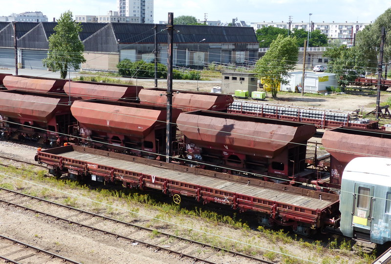 80 87 977 0 127-9 Uas R09 6 F SNCF-PN (2014-07-11 St Pierre des Corps) (1).jpg