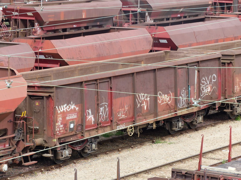 80 87 977 6 744-5 Uas F28 2 F SNCF-PSL (2014-04-02 St Pierre des Corps) (1).jpg