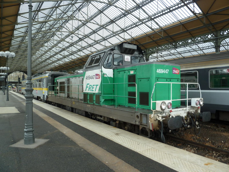 69447 (2013-11-12 gare de Tours) V.H + voiture I.E.S 142 (1).jpg