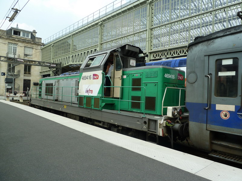 69416 (2013-08-28 gare de Tours) + voiture 80 87 979 0 401-4 Uas (6).jpg