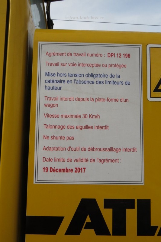 pelleteuse rail-route_gare de La Pauline-Hyères_La Garde 83 e.jpg