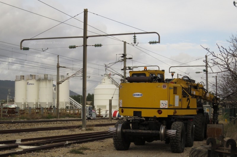 pelleteuse rail-route_gare de La Pauline-Hyères_La Garde 83 f.jpg