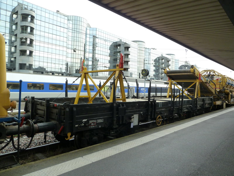 (2) 99 87 9 383 733-2 R16 TSO.jpg