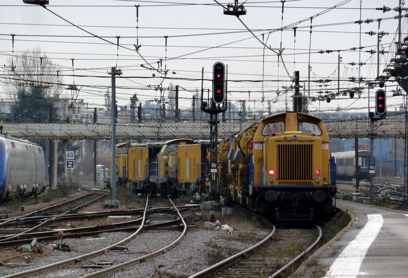 99 87 9 182 611-3 (2015-01-27 gare de Tours) V212 n°182 611 TSO (7).jpg