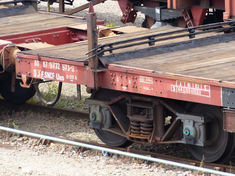 80 87 977 2 573-2 Uas S03 6 F SNCF-DJ (2014-06-02 St Pierre des Corps) (2).jpg
