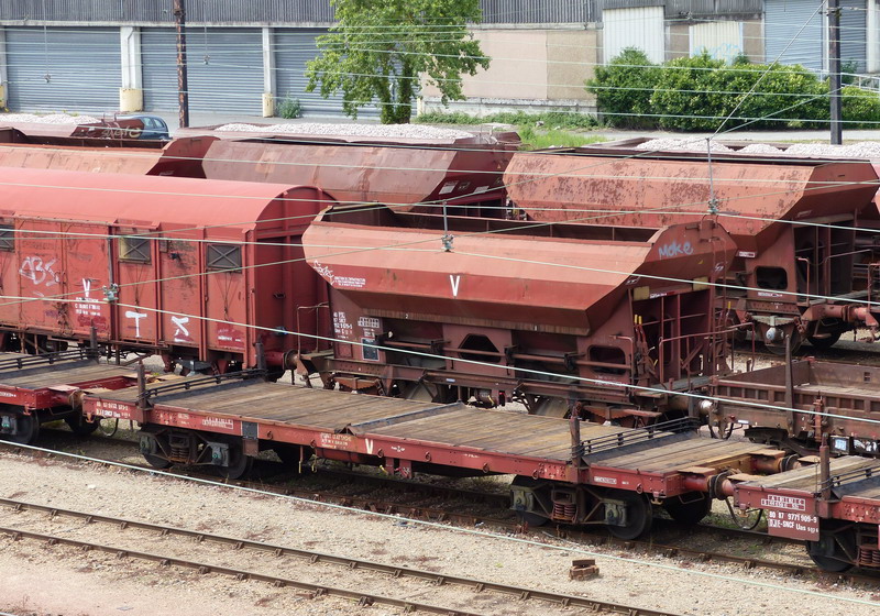 80 87 977 2 573-2 Uas S03 6 F SNCF-DJ (2014-06-02 St Pierre des Corps) (1).jpg