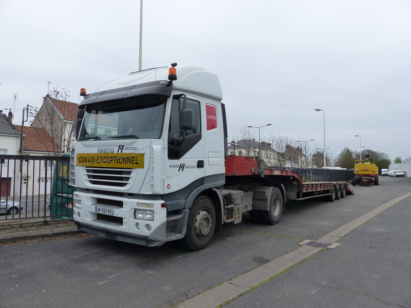 (1) IVECO 430 - AR-593-RX (2015-04-11 Tours) Meccoli n°386 (1).jpg