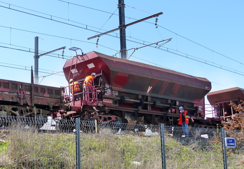 80 87 977 9 110-6 Uas D12 6 F SNCF-PSL (2015-04-08 Tours) (6).jpg