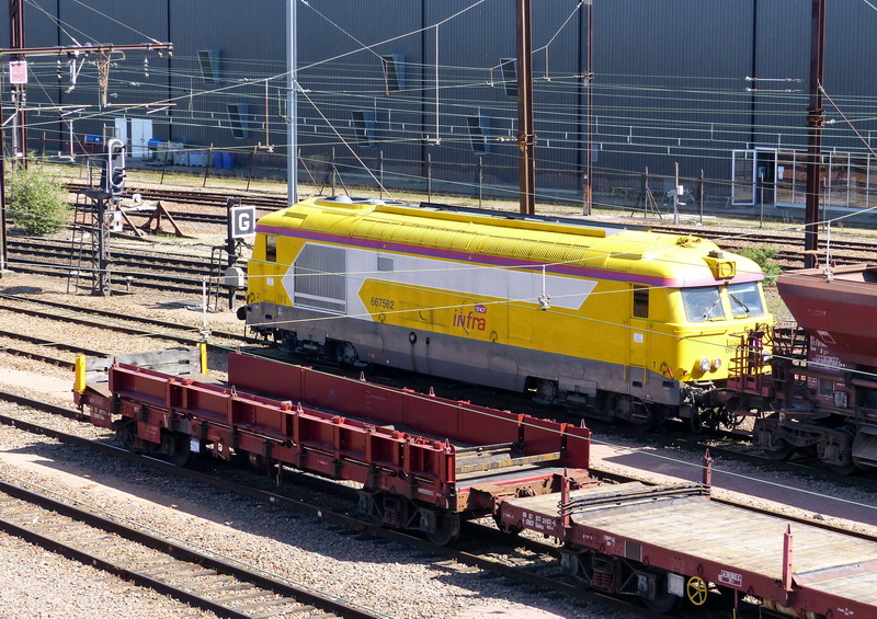 80 87 977 1 704-4 Uas S04 6 F SNCF-DJ (2015-04-14 SPDC) (1).jpg