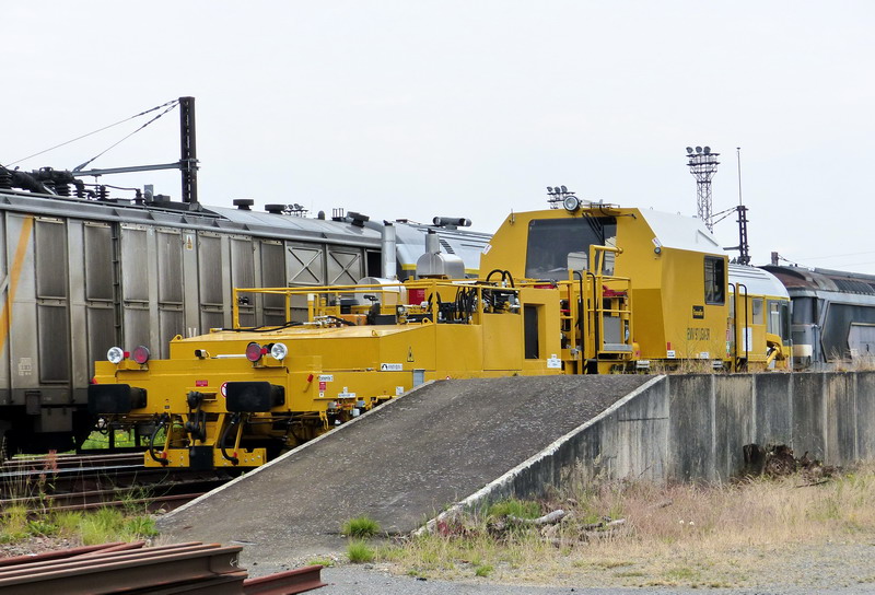 99 87 9 128 318-2 EMV 97 LGV-2R (2015-06-13 Infrapôle LGV A de SPDC) SNCF-PRG (12).jpg