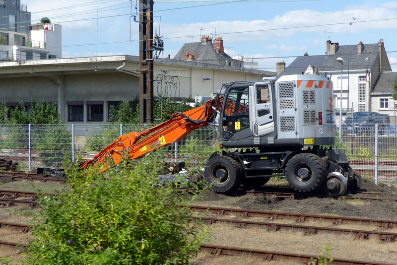 Hitachi D 2R Type ZX 170 PRR (2015-06-16 Tours) CLMTP (0).jpg