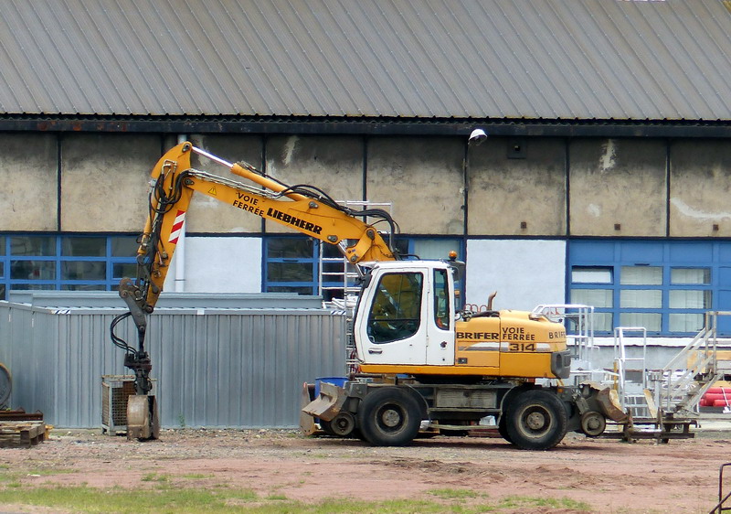 Liebherr Brifer 314 (2015-08-09 dépôt de SPDC).jpg