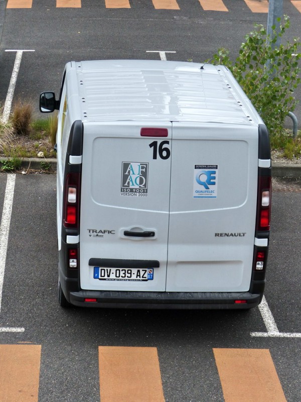 Renault Trafic dCi 120 energy (2015-09-04 SPDC) DV-039-AZ - 67 (3).jpg