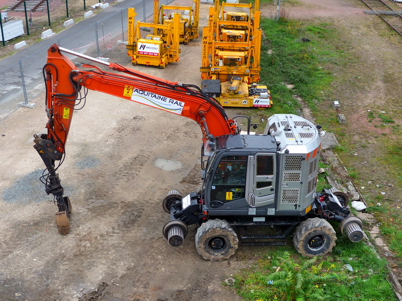 Hitachi ZX 170 PRR (2015-10-05 SPDC) Aquitaine Rail 1 (3).jpg