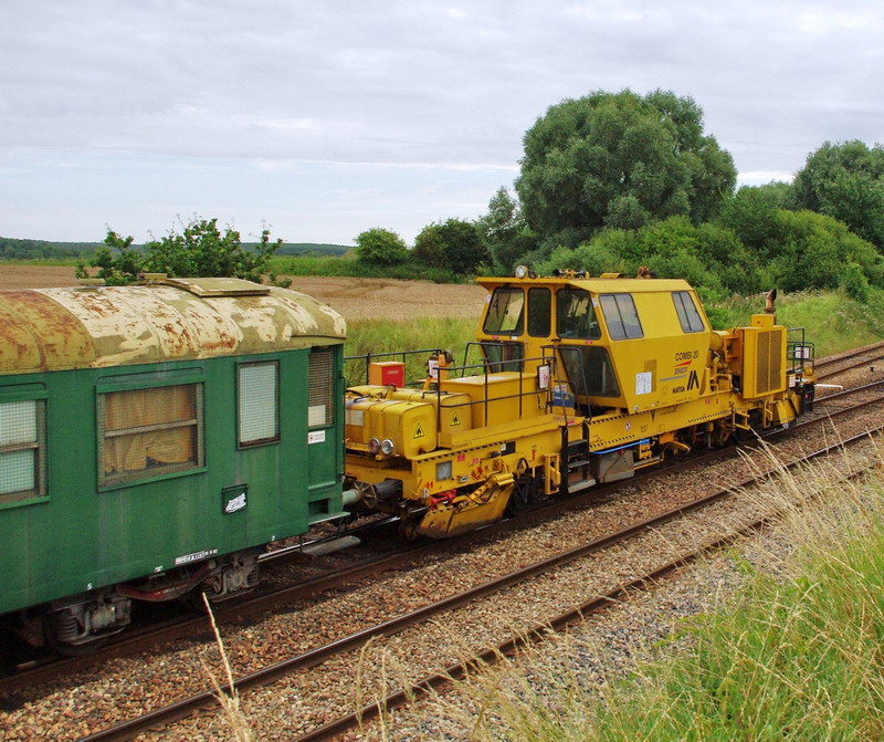 99 87 9 128 055-0  Combi 20 n°20005 (2012-08-2012 Pont de Bray à Jussy 02) SNCF-AM ex 9.353 (3).jpg