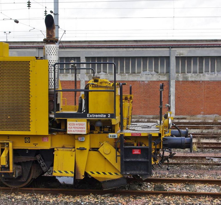 99 87 9 128 055-0  Combi 20 n°20005 (2012-11-26 gare de St Quentin 02) SNCF-AM ex 9.353 (7).jpg