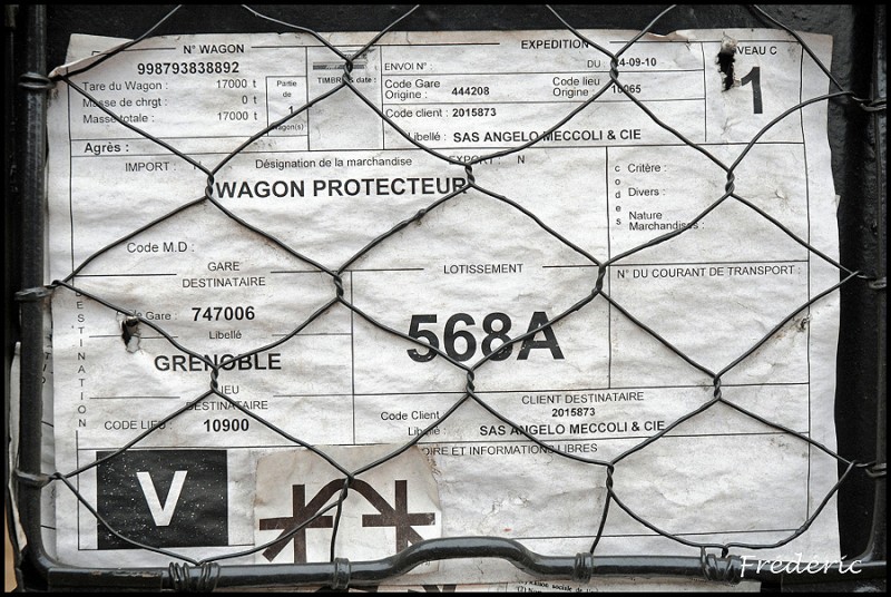 99 87 938 3 889-2 Tours-StGenouph03 050211-border.jpg