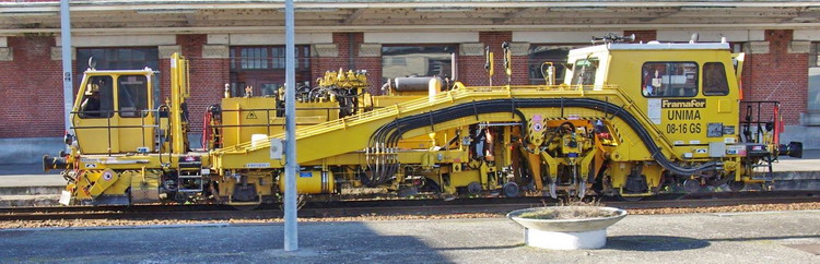 99 87 9 222 012-6 (2015-03-12 gare de Saint Quentin) Unima 08-16 GS - SNCF-AM ex 7.412 (29).jpg