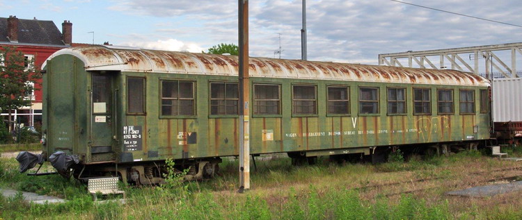 80 87 979 1 182-8 Uas H70 0 F SNCF-AM (2013-02-20gare de Tergnier) (1).jpg