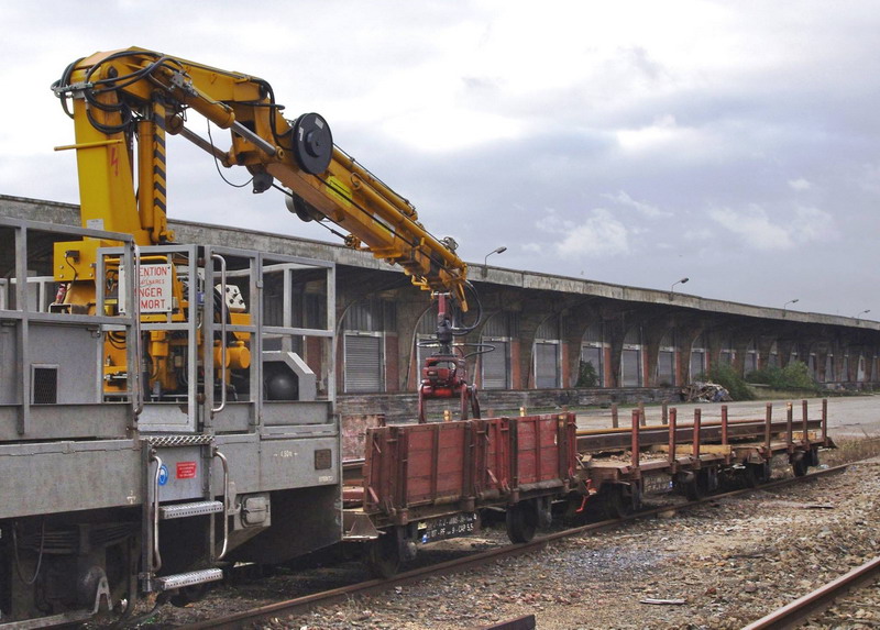 99 87 9 285 230-8 (2012-11-26 gare de St Quentin 02) DU 84 C AM 7.130 (9).jpg