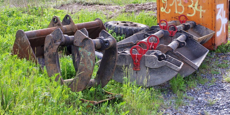 CASE 688 P (2015-05-07 gare de Mézières sur Oise 02) Colas Rail F 6200014 (6).jpg