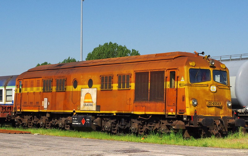 99 87 9 481 510-5 (2012-05-27 Cour de la gare de St Quentin) 65507 Colas Rail (1).jpg