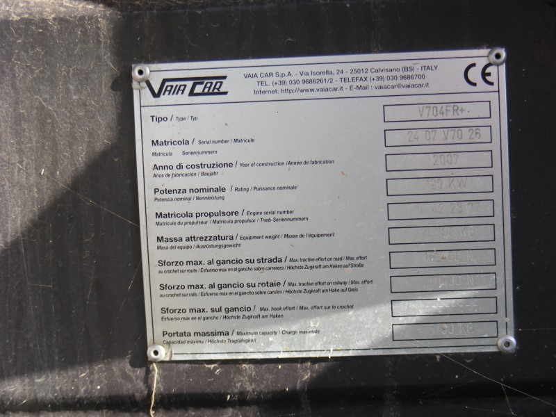 v704r_12.jpg