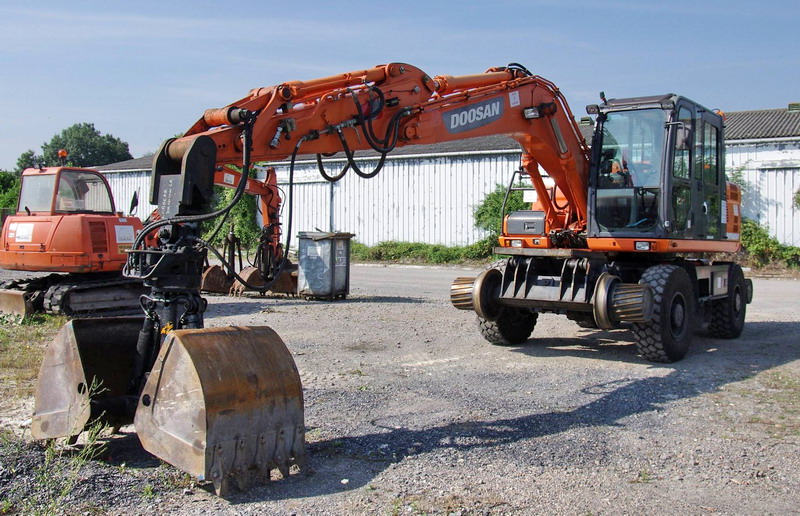 Doosan DX 160W RR (2016-08-16 Chaulnes) SA Labaere (20).jpg