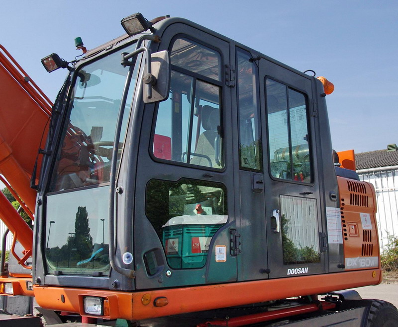 Doosan DX 160W RR (2016-08-16 Chaulnes) SA Labaere (28).jpg