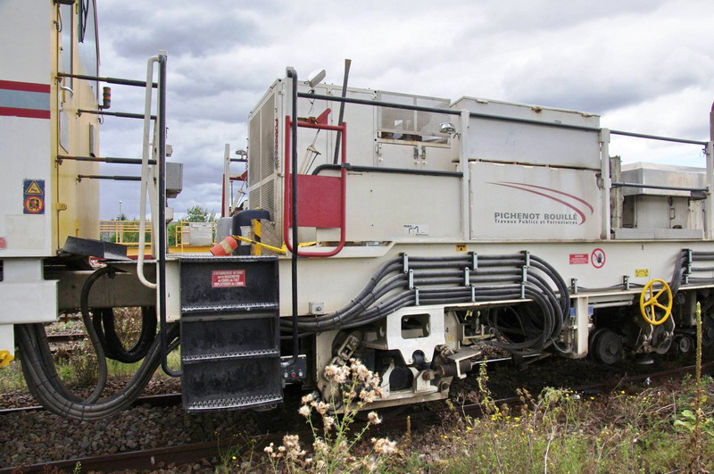 99 87 9 125 521-4 Type SSP 230 T Dynamic (2016-08-20 gare de Chaulnes) Eiffage-Pichenot Bouillé (18).jpg