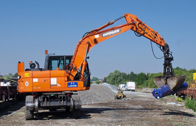Doosan DX 160W RR (2016-08-29 gare Ham) SA Labaere (3).jpg