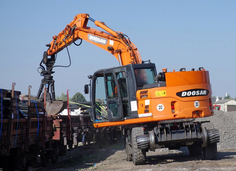 Doosan DX 160W RR (2016-08-29 gare Ham) SA Labaere (2).jpg