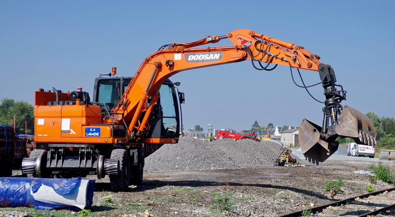 Doosan DX 160W RR (2016-08-29 gare Ham) SA Labaere (1).jpg